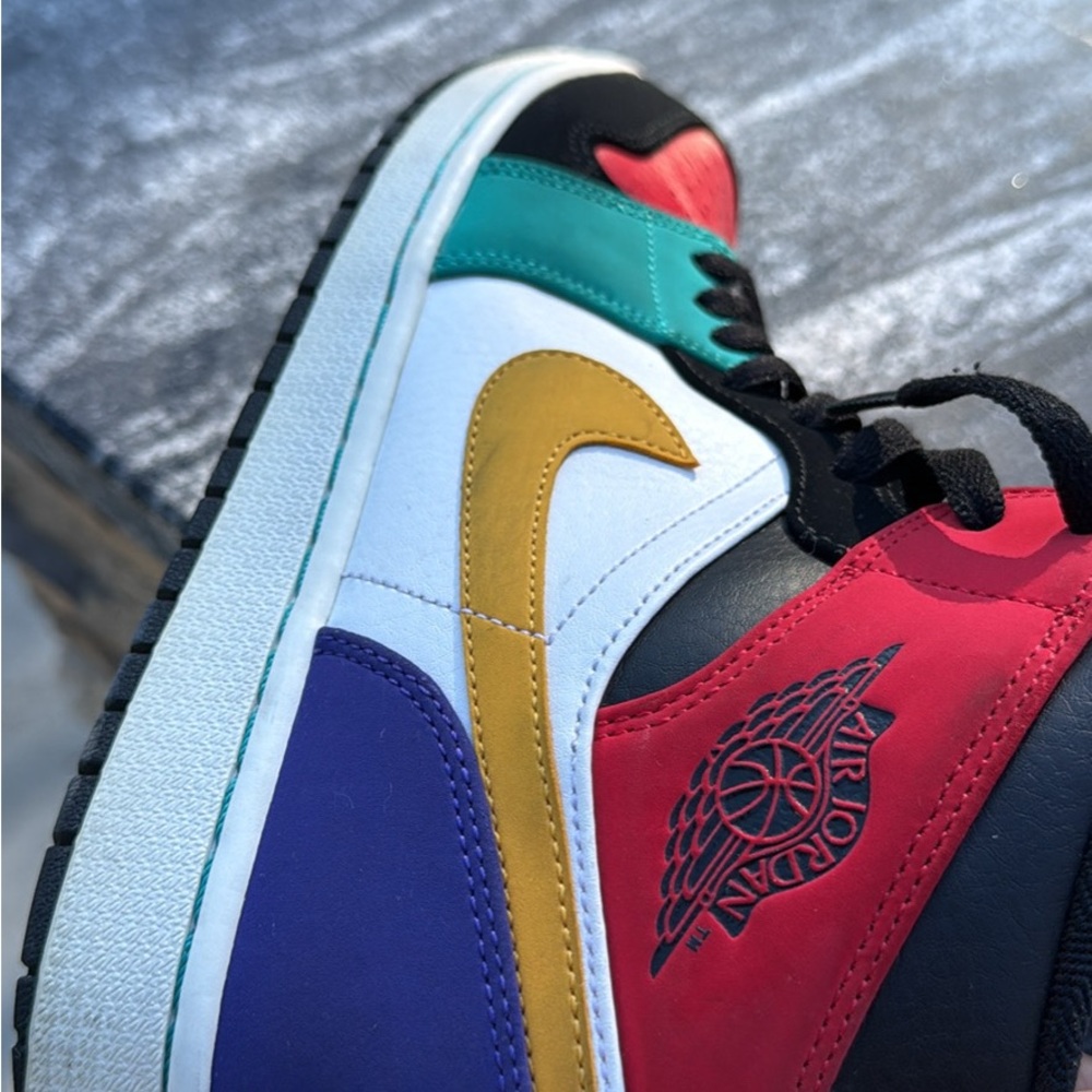 Retro Jordan 1’s Mid) Multi Color 10.5 men - Picture 3 of 5